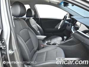 Kia Niro 1.6 HEV 2021 года из Южной Кореи