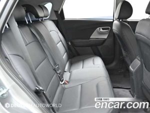 Kia Niro 1.6 HEV 2021 года из Южной Кореи