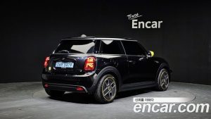 Mini Cooper SE ELECTRIC 2023 года из Южной Кореи