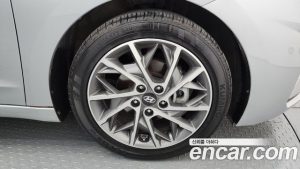 Hyundai AVANTE 1.6 2020 года из Южной Кореи