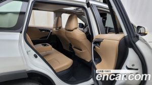 Toyota RAV4 2.5 4WD HYBRID 2021 года из Южной Кореи