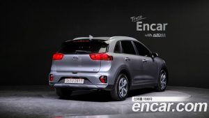 Kia Niro 1.6 HEV 2021 года из Южной Кореи
