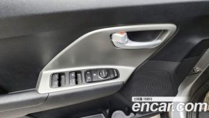 Kia Niro 1.6 HEV 2021 года из Южной Кореи