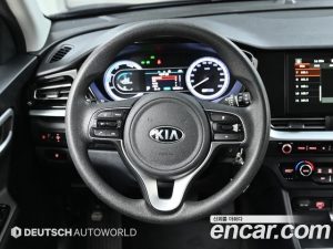 Kia Niro 1.6 HEV 2021 года из Южной Кореи