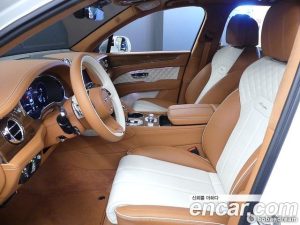 Bentley Bentayga 4.0 V8 Azure 2023 года из Южной Кореи