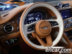 Bentley Bentayga 4.0 V8 Azure 2023 года из Южной Кореи