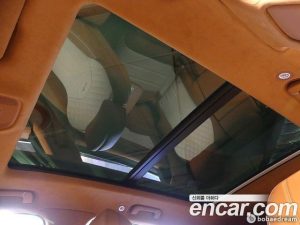 Bentley Bentayga 4.0 V8 Azure 2023 года из Южной Кореи