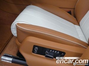 Bentley Bentayga 4.0 V8 Azure 2023 года из Южной Кореи