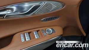 Genesis GV70 2.5T Бензин 2WD 2023 года из Южной Кореи