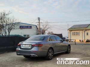 Mercedes-Benz E-Class E300e 4MATIC Exclusive 2021 года из Южной Кореи
