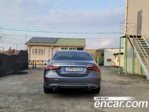 Mercedes-Benz E-Class E300e 4MATIC Exclusive 2021 года из Южной Кореи
