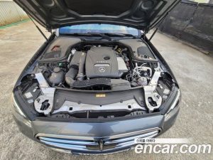 Mercedes-Benz E-Class E300e 4MATIC Exclusive 2021 года из Южной Кореи