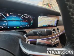 Mercedes-Benz E-Class E300e 4MATIC Exclusive 2021 года из Южной Кореи