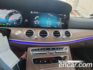 Mercedes-Benz E-Class E300e 4MATIC Exclusive 2021 года из Южной Кореи