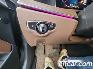 Mercedes-Benz E-Class E300e 4MATIC Exclusive 2021 года из Южной Кореи