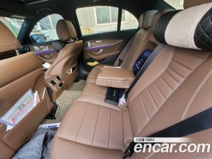 Mercedes-Benz E-Class E300e 4MATIC Exclusive 2021 года из Южной Кореи