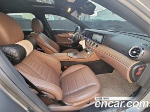 Mercedes-Benz E-Class E300e 4MATIC Exclusive 2021 года из Южной Кореи