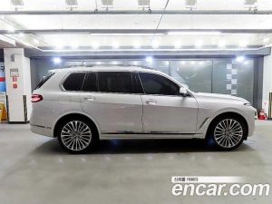 BMW X7 xDrive 40i Design Pure Excellence 7-Seater 2024 года из Южной Кореи