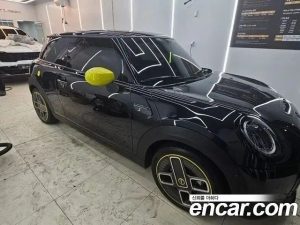 Mini Cooper SE ELECTRIC 2023 года из Южной Кореи