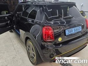 Mini Cooper SE ELECTRIC 2023 года из Южной Кореи