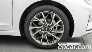 Hyundai AVANTE 1.6 2020 года из Южной Кореи