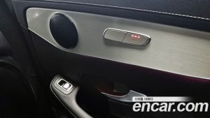 Mercedes-Benz GLC-Class GLC300e 4MATIC 2021 года из Южной Кореи
