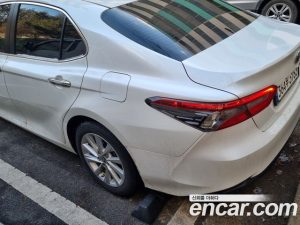 Toyota Camry 2.5 LE HYBRID 2023 года из Южной Кореи