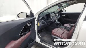Kia Niro 1.6 HEV 2020 года из Южной Кореи