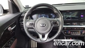 Kia Niro 1.6 HEV 2020 года из Южной Кореи
