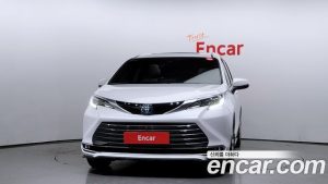 Toyota Sienna 2.5 HYBRID 2WD 2023 года из Южной Кореи
