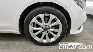 Mercedes-Benz E-Class E220d 4MATIC Exclusive 2020 года из Южной Кореи
