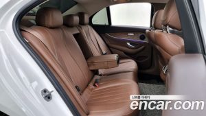 Mercedes-Benz E-Class E220d 4MATIC Exclusive 2020 года из Южной Кореи