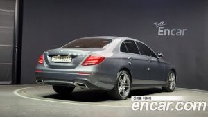 Mercedes-Benz E-Class E300 4MATIC AMG Line 2020 года из Южной Кореи
