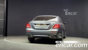 Mercedes-Benz E-Class E300 4MATIC AMG Line 2020 года из Южной Кореи