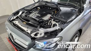 Mercedes-Benz E-Class E300 4MATIC AMG Line 2020 года из Южной Кореи