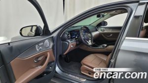 Mercedes-Benz E-Class E300 4MATIC AMG Line 2020 года из Южной Кореи
