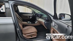 Mercedes-Benz E-Class E300 4MATIC AMG Line 2020 года из Южной Кореи