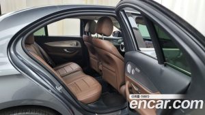 Mercedes-Benz E-Class E300 4MATIC AMG Line 2020 года из Южной Кореи