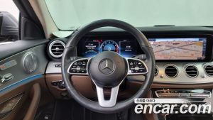 Mercedes-Benz E-Class E300 4MATIC AMG Line 2020 года из Южной Кореи