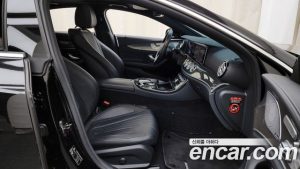 Mercedes-Benz CLS-Class CLS300d AMG Line 2020 года из Южной Кореи