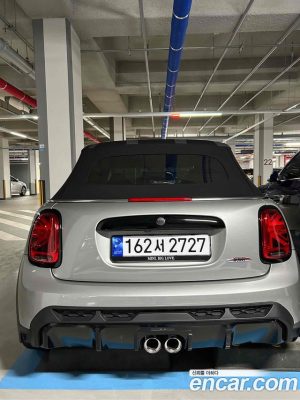Mini Cooper Convertible JCW 2023 года из Южной Кореи