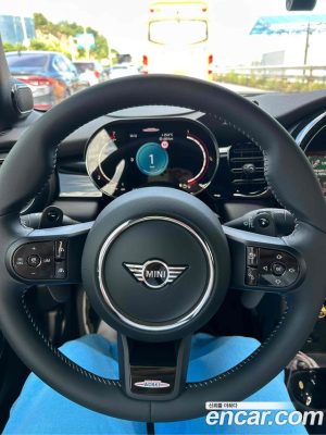 Mini Cooper Convertible JCW 2023 года из Южной Кореи