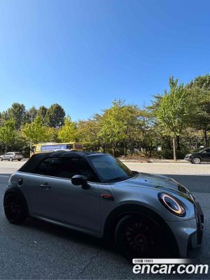 Mini Cooper Convertible JCW 2023 года из Южной Кореи