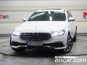 Mercedes-Benz E-Class E300e 4MATIC Exclusive 2023 года из Южной Кореи