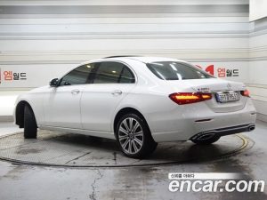 Mercedes-Benz E-Class E300e 4MATIC Exclusive 2023 года из Южной Кореи