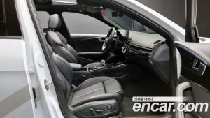 Audi A4 40 TFSI Premium 2021 года из Южной Кореи