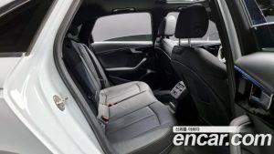 Audi A4 40 TFSI Premium 2021 года из Южной Кореи