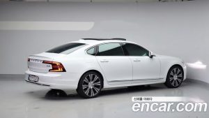 Volvo S90 B6 AWD Inscription 2021 года из Южной Кореи