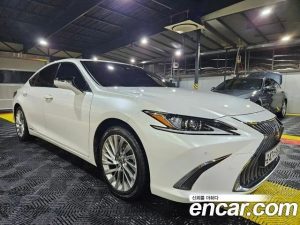 Lexus ES Luxury Plus 2020 года из Южной Кореи