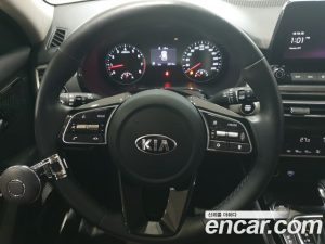 Kia Seltos Бензин 1.6 Turbo 2WD 2021 года из Южной Кореи